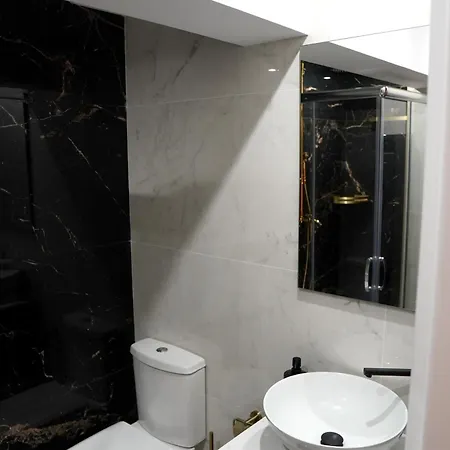 Historic Maisonette With Sea View بيرغو