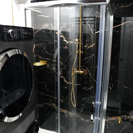 Historic Maisonette With Sea View شقة بيرغو