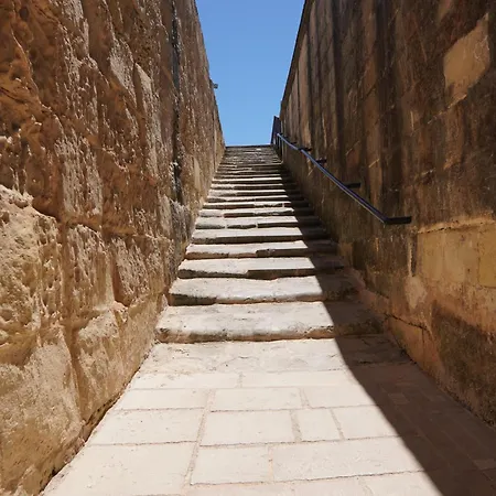 Historic Maisonette With Sea View Apartment