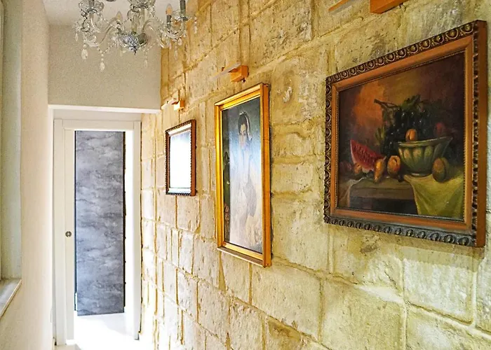 Historic Maisonette With Sea View *