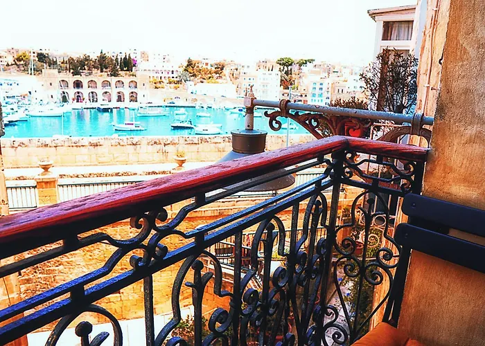 Historic Maisonette With Sea View Daire