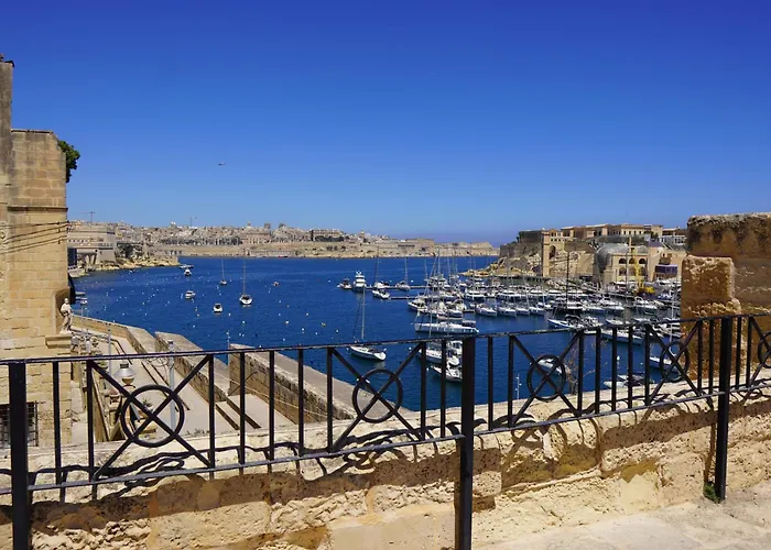 Daire Historic Maisonette With Sea View